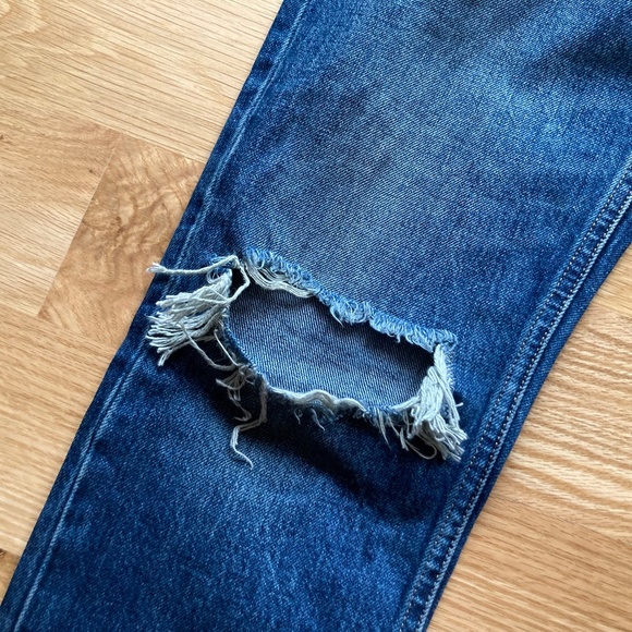 Everlane 90s Cheeky Jean 24 Crop Distressed Indigo LIKE NEW - Picture 9 of 12